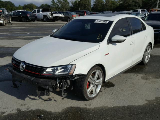 3VW4T7AJ3GM265797 - 2016 VOLKSWAGEN JETTA GLI WHITE photo 2