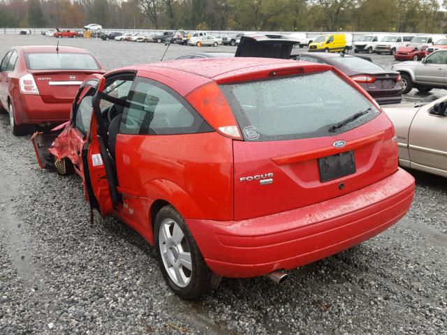 3FAHP31N25R120583 - 2005 FORD FOCUS ZX3 RED photo 3