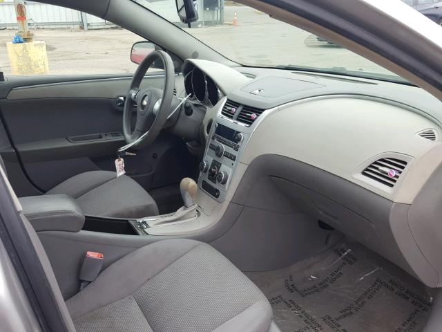 1G1ZG57B68F240985 - 2008 CHEVROLET MALIBU LS ვერცხლისფერი ფოტო 5
