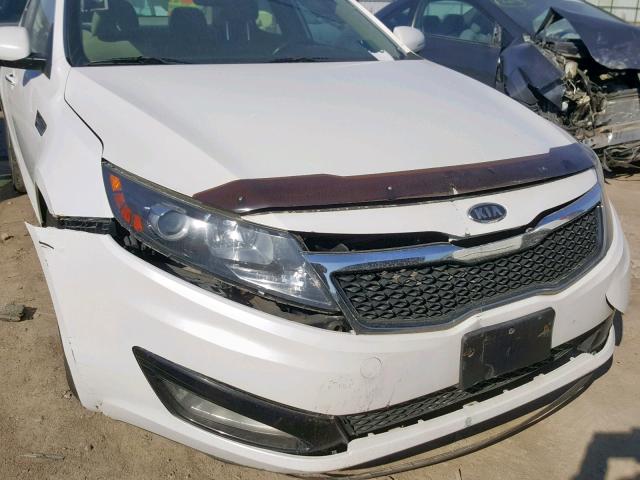 KNAGN4A78B5076068 - 2011 KIA OPTIMA EX WHITE photo 9