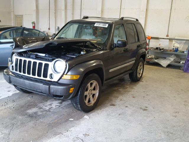 1J4GK58K06W100742 - 2006 JEEP LIBERTY LI GRAY photo 2