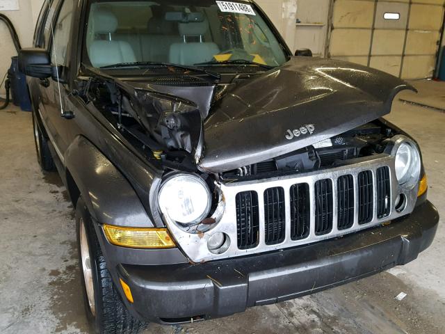 1J4GK58K06W100742 - 2006 JEEP LIBERTY LI GRAY photo 9