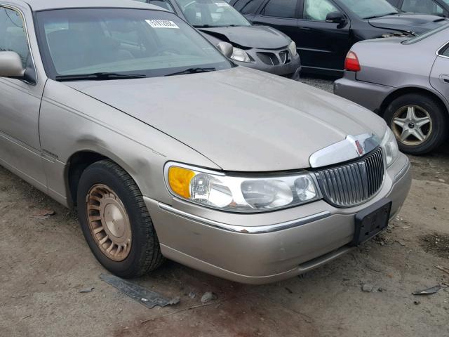 1LNHM81W72Y635368 - 2002 LINCOLN TOWN CAR E TAN photo 9