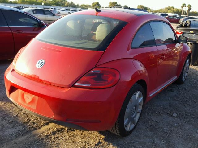 3VWJX7AT9DM678070 - 2013 VOLKSWAGEN BEETLE RED photo 4