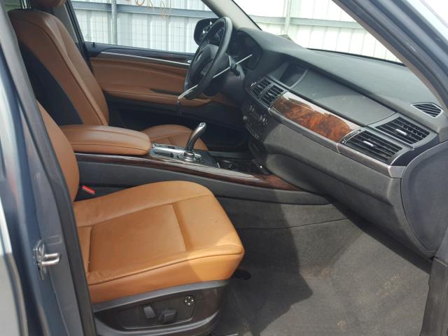 5UXFF0C56ALT77348 - 2010 BMW X5 XDRIVE3 BLUE photo 5