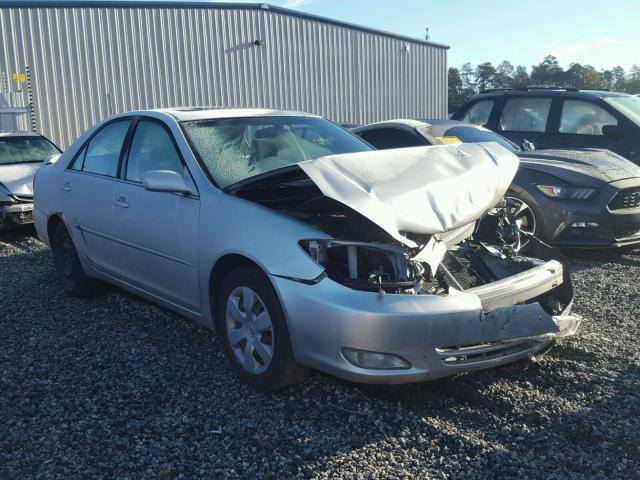 JTDBE32K240296221 - 2004 TOYOTA CAMRY LE SILVER photo 1