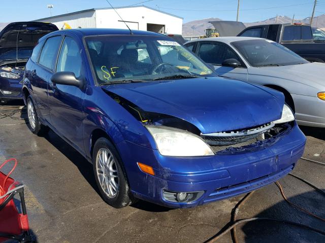 3FAHP37N75R139718 - 2005 FORD FOCUS ZX5 BLUE photo 1