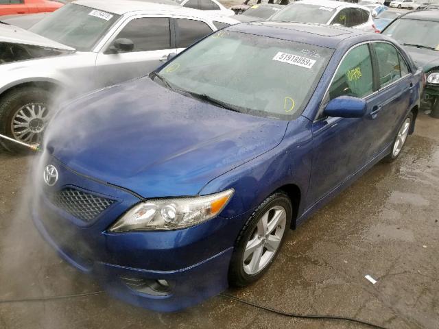 4T1BF3EK8AU532721 - 2010 TOYOTA CAMRY BASE BLUE photo 2