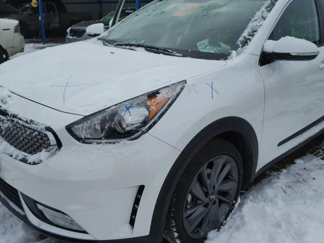 KNDCC3LC7H5062523 - 2017 KIA NIRO EX WHITE photo 9