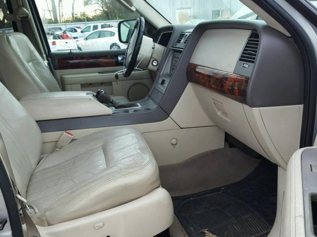 5LMFU28R14LJ15104 - 2004 LINCOLN NAVIGATOR 灰色 照片 5