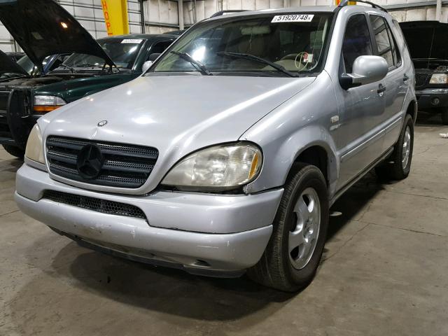 4JGAB72E1YA159188 - 2000 MERCEDES-BENZ ML 430 银色 照片 2