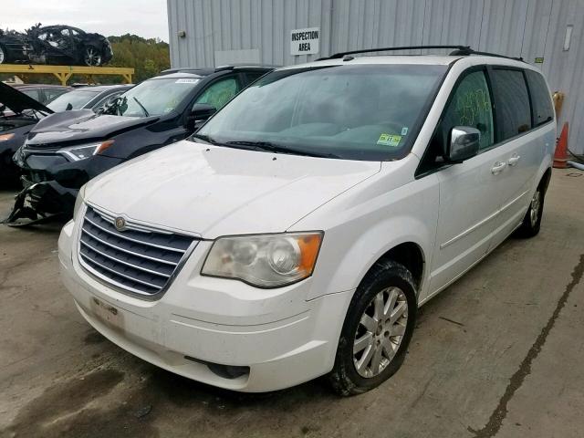 2A8HR54P68R661877 - 2008 CHRYSLER TOWN & COU WHITE photo 2