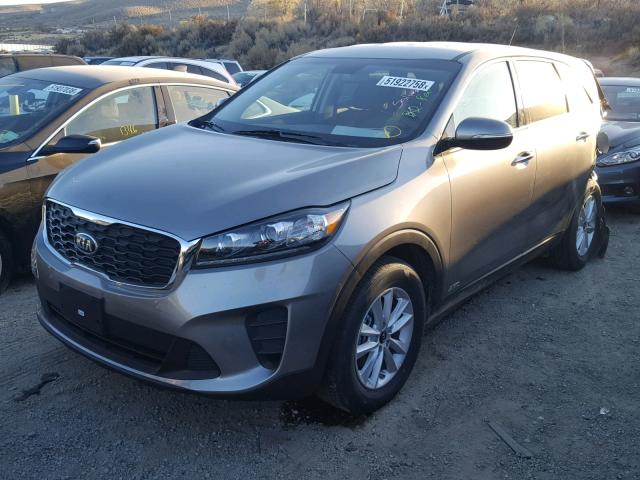 5XYPGDA53KG509041 - 2019 KIA SORENTO LX GRAY photo 2