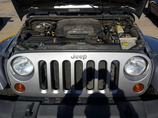 1C4GJWBG6DL543821 - 2013 JEEP WRANGLER S SILVER photo 7