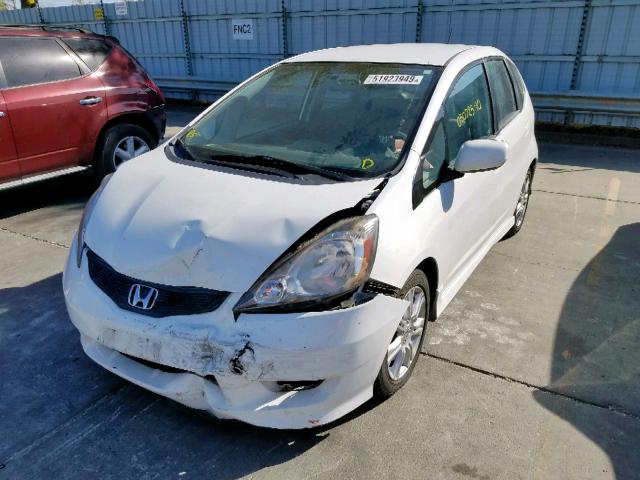 JHMGE8H44AC002791 - 2010 HONDA FIT SPORT WHITE photo 2