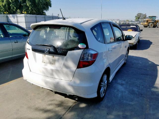 JHMGE8H44AC002791 - 2010 HONDA FIT SPORT WHITE photo 4