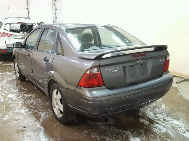 1FAFP34N05W187327 - 2005 FORD FOCUS ZX4 GRAY photo 3
