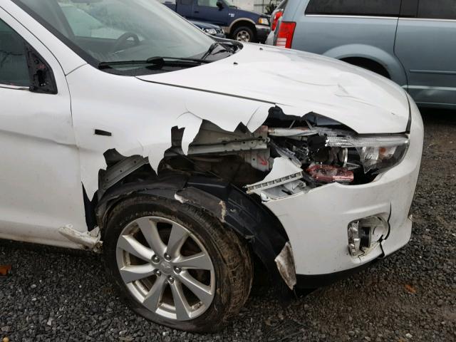 4A4AR4AU6FE005081 - 2015 MITSUBISHI OUTLANDER WHITE photo 9