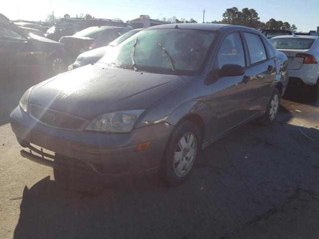 1FAFP34NX7W286496 - 2007 FORD FOCUS ZX4 GRAY photo 2