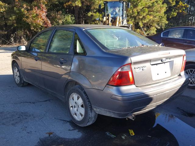 1FAFP34NX7W286496 - 2007 FORD FOCUS ZX4 GRAY photo 3