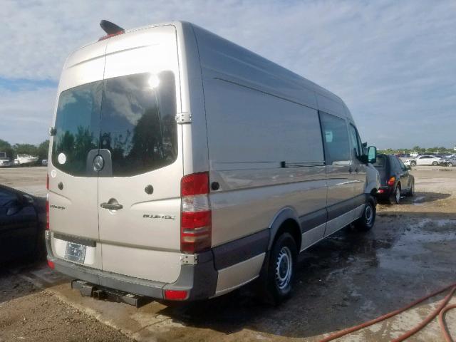 WD3PE8DCXFP162716 - 2015 MERCEDES-BENZ SPRINTER 2 SILVER photo 4