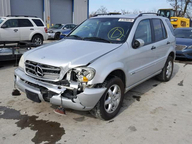 4JGAB57E34A512747 - 2004 MERCEDES-BENZ ML 350 GRAY photo 2