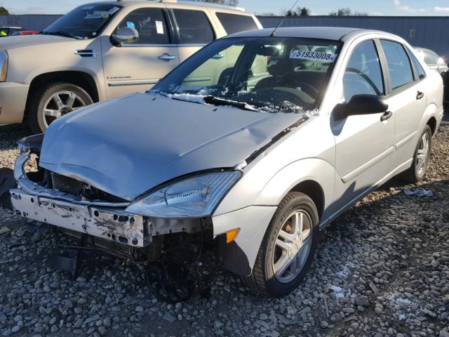 1FAFP34394W181345 - 2004 FORD FOCUS SE C SILVER photo 2