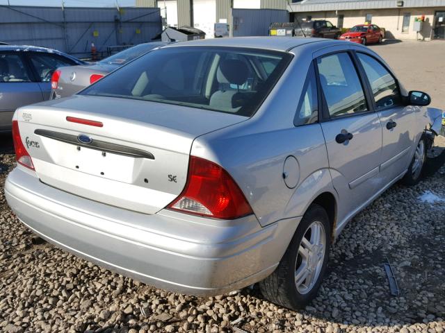 1FAFP34394W181345 - 2004 FORD FOCUS SE C SILVER photo 4