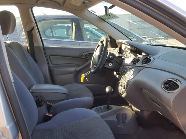 1FAFP34394W181345 - 2004 FORD FOCUS SE C SILVER photo 5