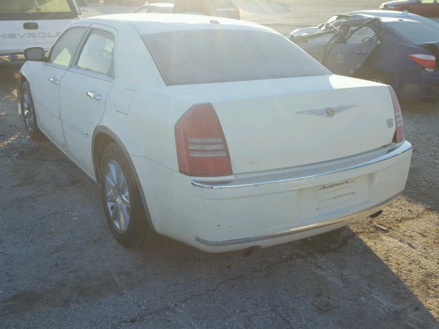 2C3KA63H17H741309 - 2007 CHRYSLER 300C WHITE photo 3