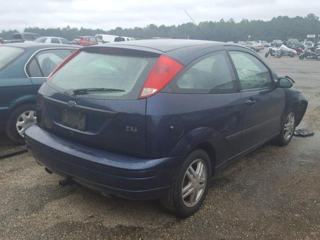 3FAFP31303R183913 - 2003 FORD FOCUS ZX3 BLUE photo 4