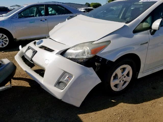 JTDKN3DUXB0260658 - 2011 TOYOTA PRIUS WHITE photo 9