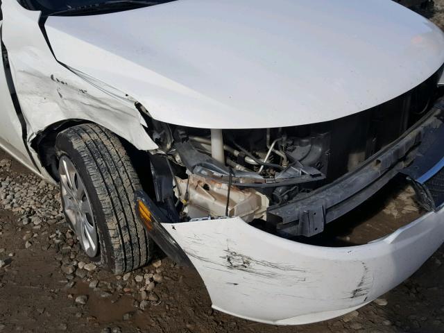 KNAFU4A21A5808106 - 2010 KIA FORTE EX WHITE photo 9