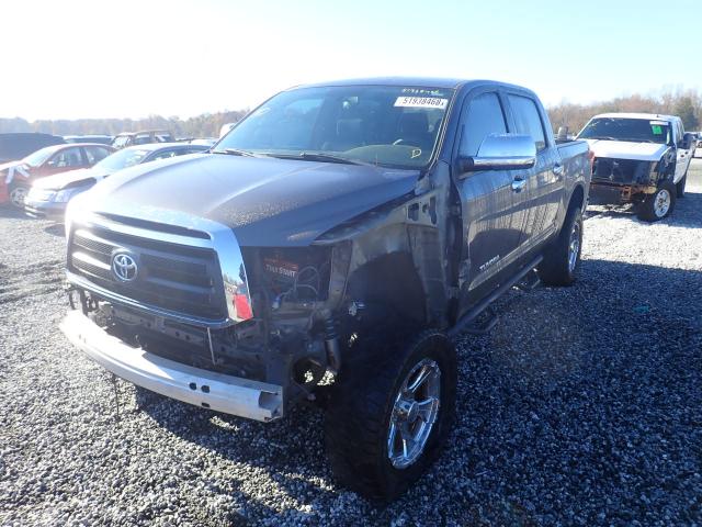 5TFDW5F15BX162861 - 2011 TOYOTA TUNDRA CRE GRAY photo 2