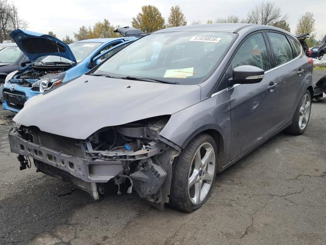 1FAHP3N21CL161119 - 2012 FORD FOCUS TITA GRAY photo 2