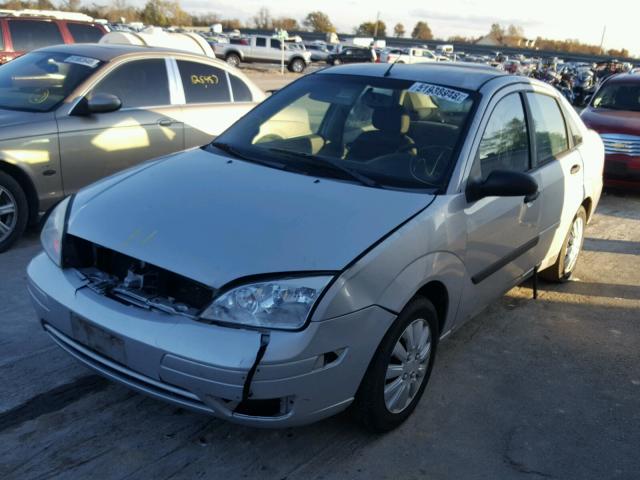 1FAFP34N07W289942 - 2007 FORD FOCUS ZX4 SILVER photo 2