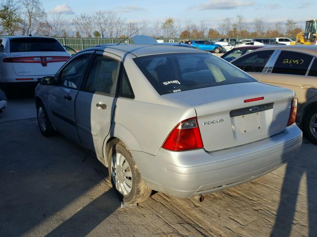 1FAFP34N07W289942 - 2007 FORD FOCUS ZX4 SILVER photo 3