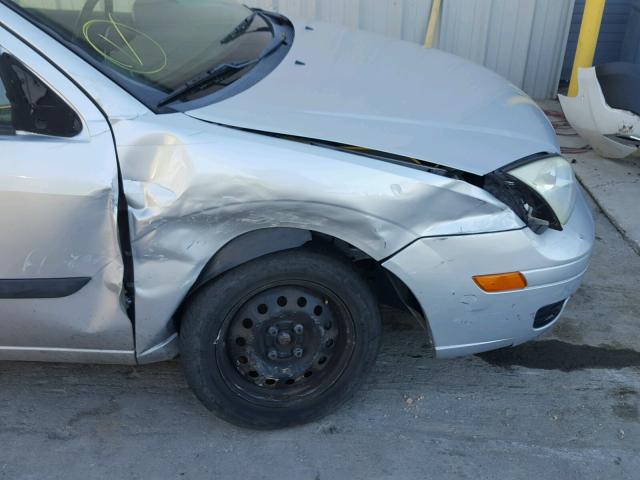 1FAFP34N07W289942 - 2007 FORD FOCUS ZX4 SILVER photo 9