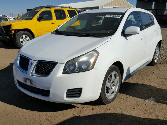 5Y2SP67889Z429639 - 2009 PONTIAC VIBE WHITE photo 2