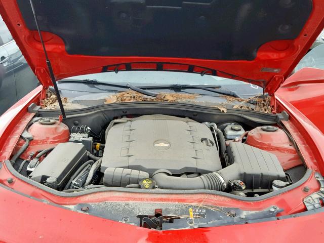 2G1FA1E30D9239357 - 2013 CHEVROLET CAMARO LS RED photo 7