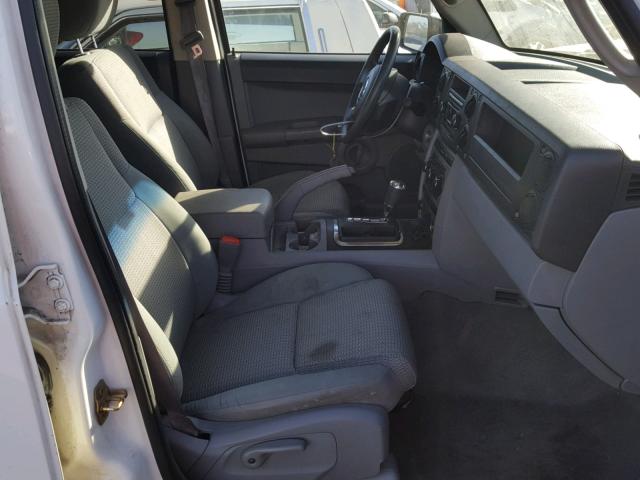 1J8HG48K67C578715 - 2007 JEEP COMMANDER WHITE photo 5