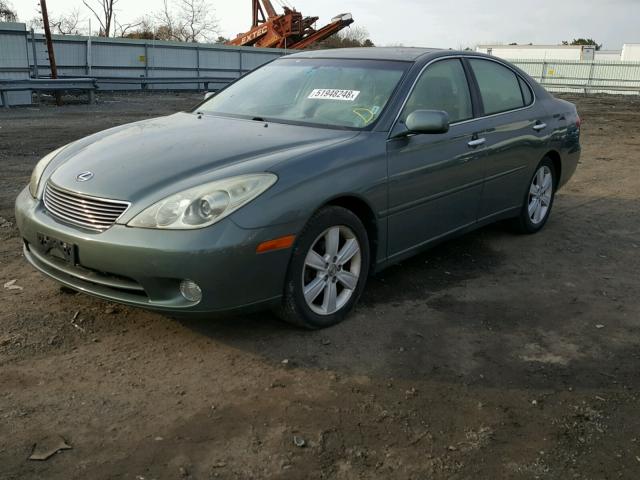 JTHBA30G955135426 - 2005 LEXUS ES 330 GREEN photo 2