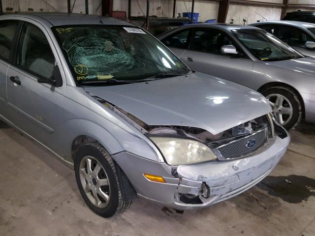 1FAFP34N65W251127 - 2005 FORD FOCUS ZX4 SILVER photo 9