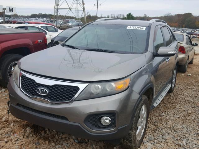 5XYKT3A19BG180777 - 2011 KIA SORENTO BA GRAY photo 2