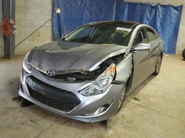 KMHEC4A49FA122828 - 2015 HYUNDAI SONATA HYB GRAY photo 2