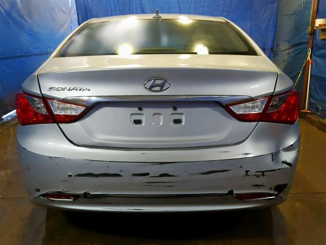 5NPEB4AC2CH381387 - 2012 HYUNDAI SONATA GLS SILVER photo 9