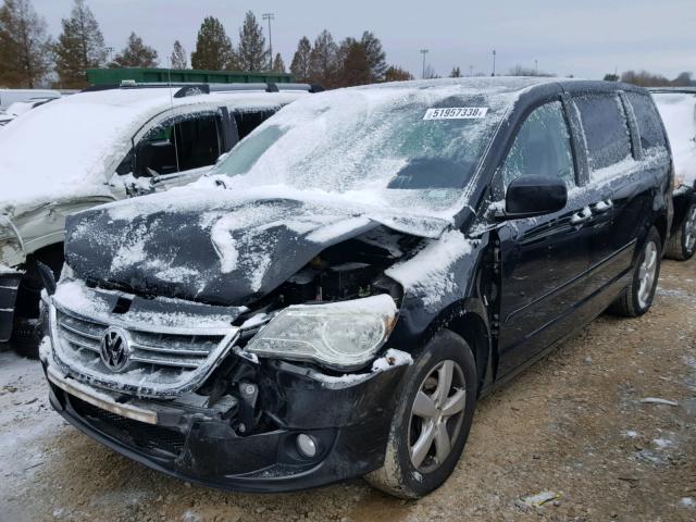 2V4RW3D12AR324963 - 2010 VOLKSWAGEN ROUTAN SE BLACK photo 2