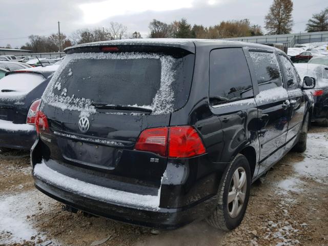 2V4RW3D12AR324963 - 2010 VOLKSWAGEN ROUTAN SE BLACK photo 4