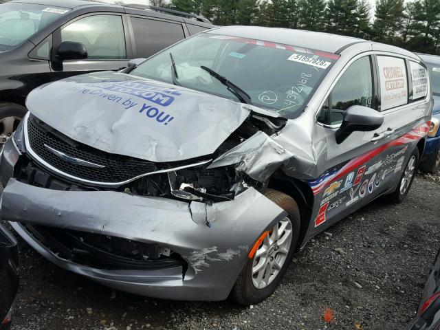 2C4RC1DG1HR588486 - 2017 CHRYSLER PACIFICA T SILVER photo 2