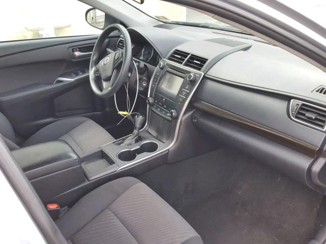 4T1BF1FK8GU599556 - 2016 TOYOTA CAMRY LE SILVER photo 5